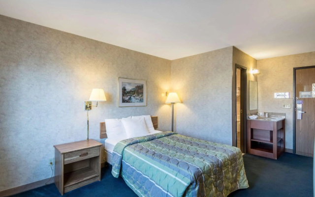 Motel 6 Eau Claire, WI
