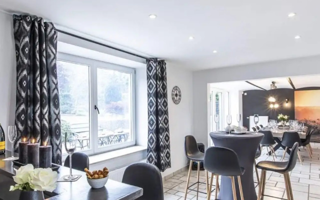 Tranquil Holiday Home in Manhay with Hot Tub near Ski Area