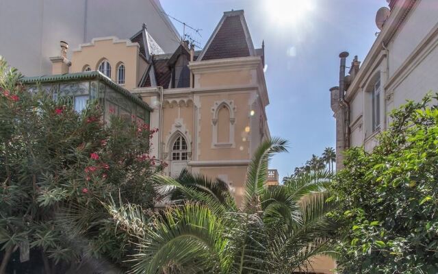Отель Cannes Croisette Carlton вид на фасад