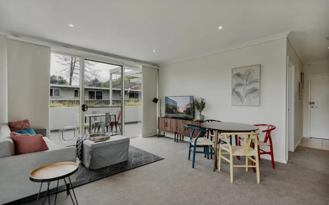 Peaceful 1-bed Apartment Close to Lonsdale St