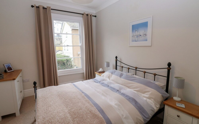 The English School, Flat 2