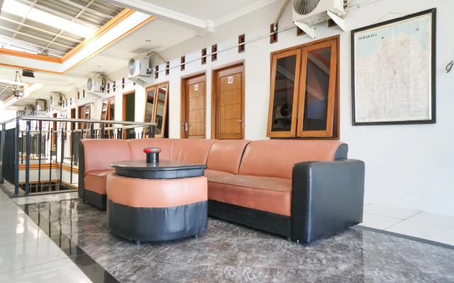 RedDoorz near Juanda International Airport 2