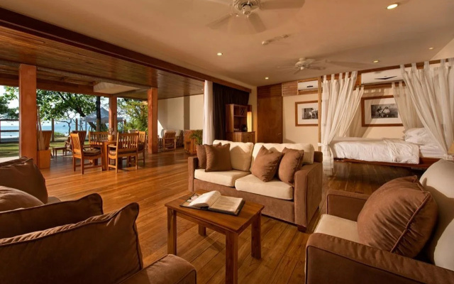Capitán Suizo Beachfront Boutique Hotel