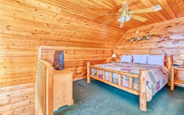 Hummingbird Hideaway - One Bedroom Cabin
