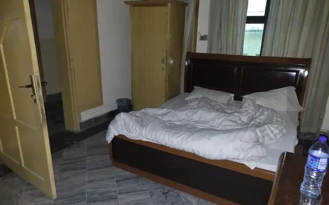 7 Cs Guest House