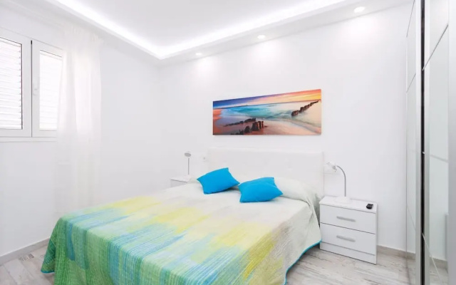 1107 Bright Modern Apartment with Spectacular Sea Views