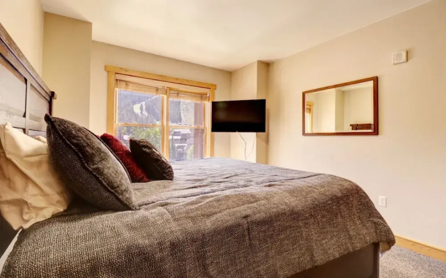 Newly Remodeled, Open Layout, with Incredible Views - CS302 by RedAwning