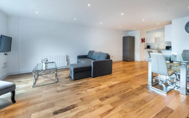 Large Apartment close to London BR1 II