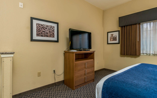Best Western Plus Shamrock Inn & Suites