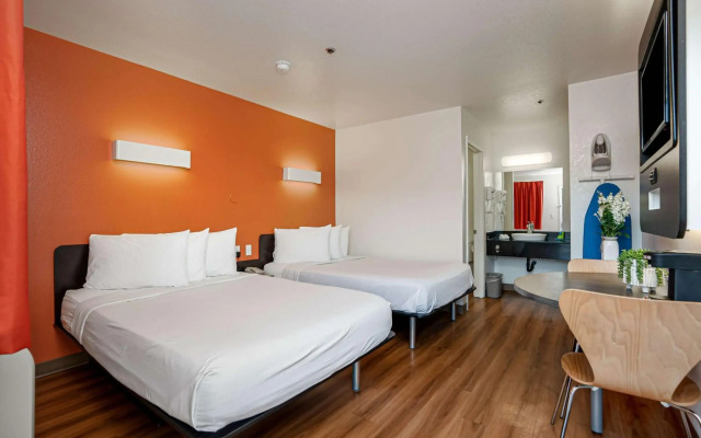 Motel 6 Temecula, CA - Historic Old Town