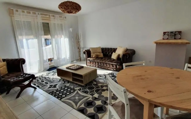 Appartement 2 chambres Balcon Parking privé Centre Village