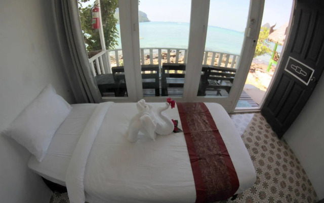 Phi Phi Cozy Seafront Resort