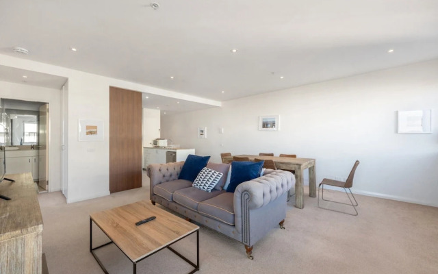 Charming 2BR Apartment Near Canberra's Attractions
