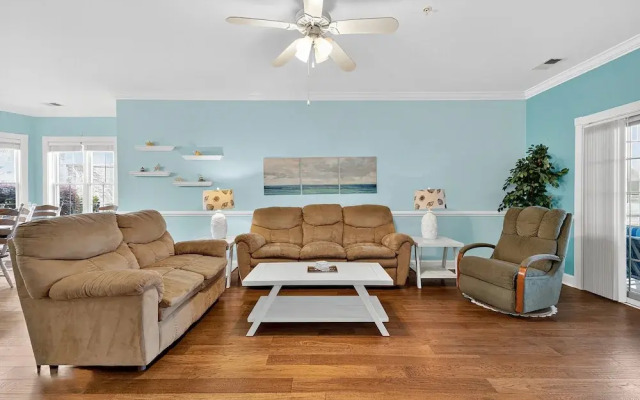 Magnolia Pointe Luster Leaf 4891-101