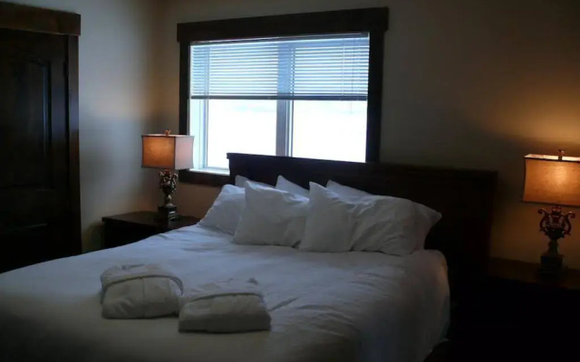 River to Peaks Inn