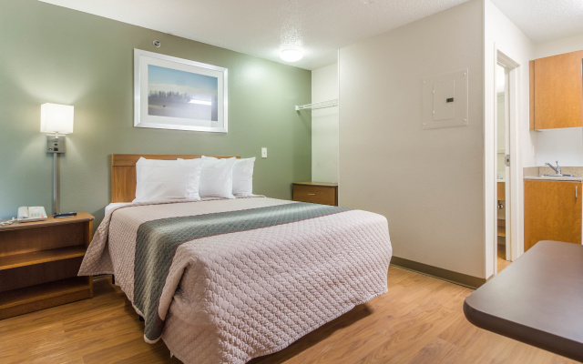 HomeTowne Studios by Red Roof Houston - Northwest