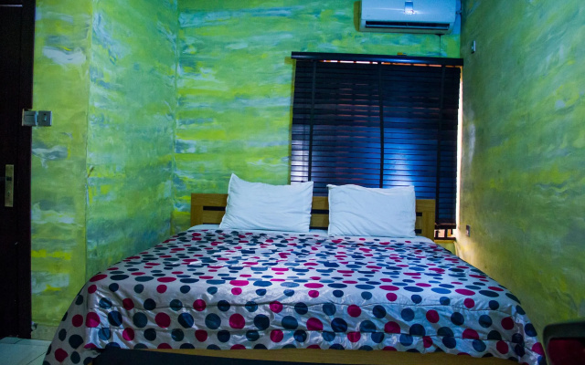 Glass House Suites Annex