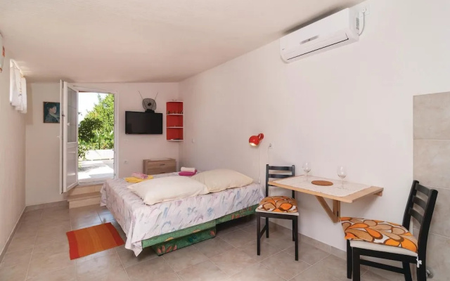 Stunning Home in Supetar With Jacuzzi, Wifi and 4 Bedrooms