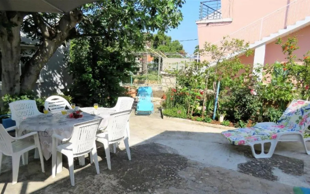 Apartment Franka - 70 m from sea