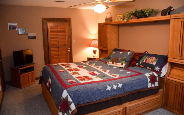 BOUNDARY HAVEN - 3 Br Cabin