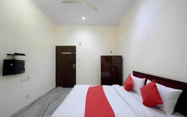 Hotel C-9 by OYO