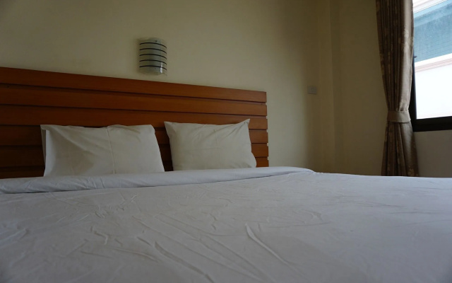Ponburi Hotel