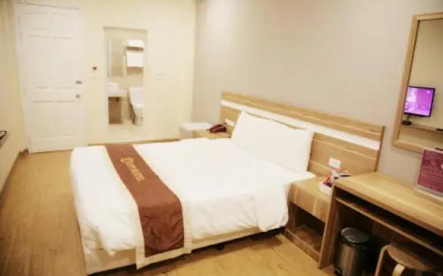 City Hotel
