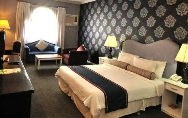 Queen Margarette Hotel Mauban
