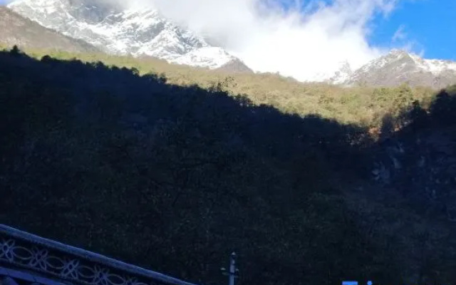 Tiger Leaping Gorge Meet Mid-Levels Homestay