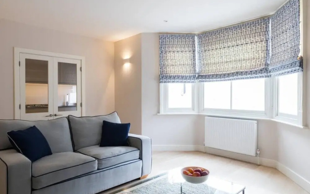 Beautiful Brook Green 2 bed Flat, Close to Tube