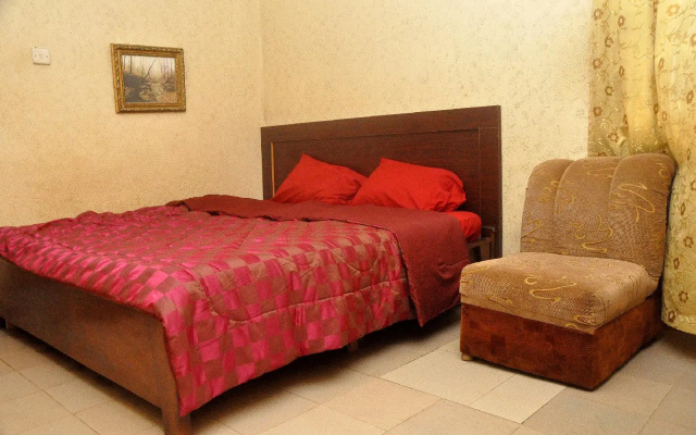 Oyins Holiday Inn Annex