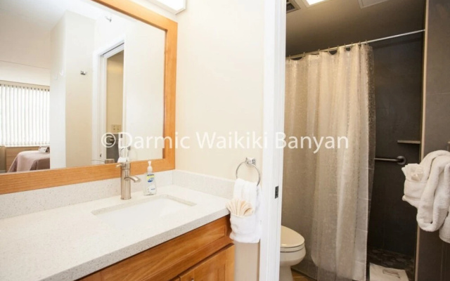 1-1812 Waikiki Banyan