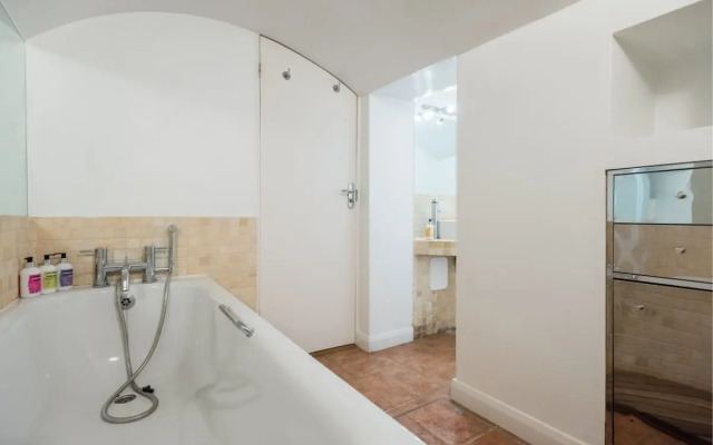 The Bayswater Gardens - Bright & Central 3BDR Home in Bayswater