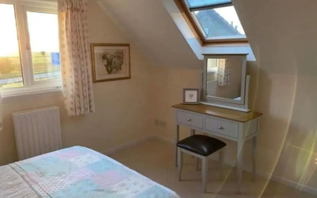 1 Bed House - Central, Free Parking, Wifi