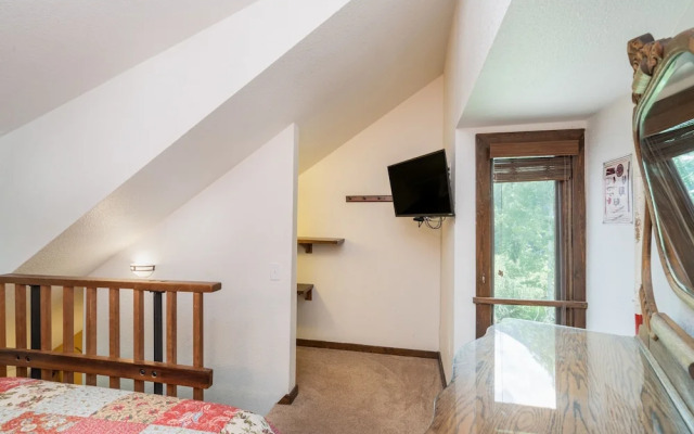 Manitou Lodge 8 Hotel Room by Alpine Lodging Telluride