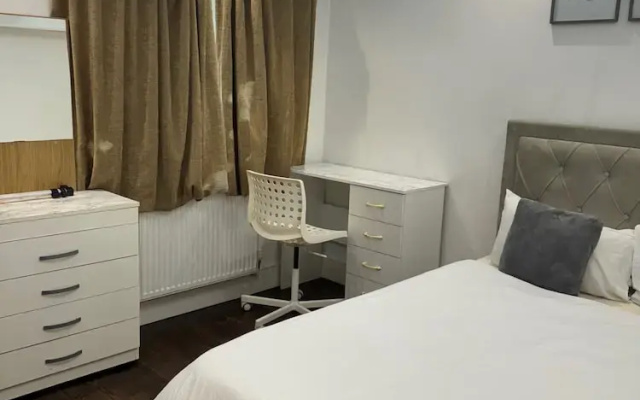 3 Bed Flat - Sleeps 5 - Wifi