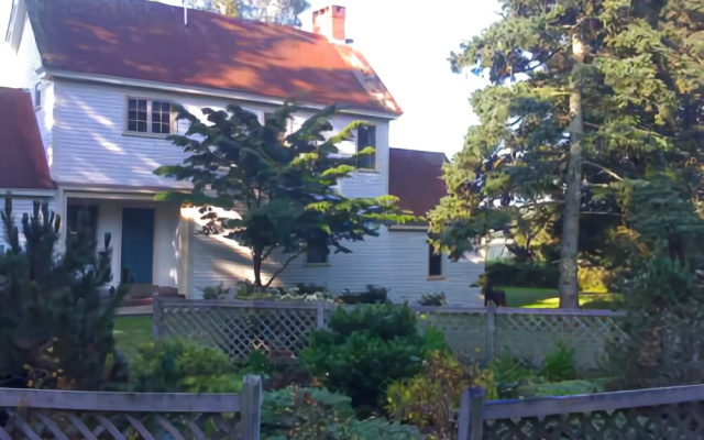 Artists Retreat - Four Bedroom Home