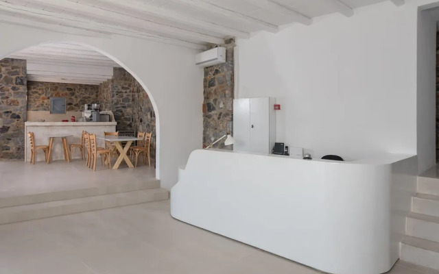 Nisides Suites