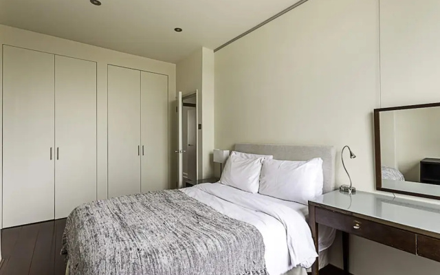 Cosy Kensington Two Bedroom Flat
