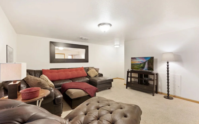 Parkside Gardens | Shady Private Yard W/ Hot Tub!