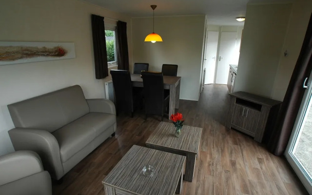 Furnished Chalet with a Terrace near Veluwe