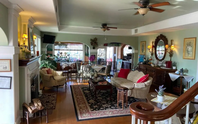 Sea Breeze Manor Inn