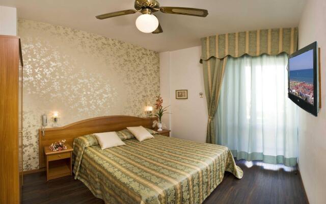 Hotel Apollo комната для гостей