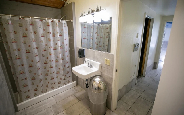 Spacious 3 Bedroom Condo with Loft - Hike, Bike, Swim, Ski! by RedAwning