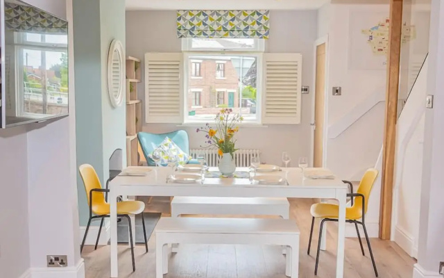 Modern 3-bed House on Tarporley High Street