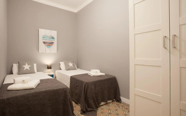 SOFIA 4 · Sofía's Gallery & Bath · Well Priced 6 Pax Spacious Home in Eixample