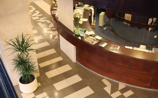 Hotel I