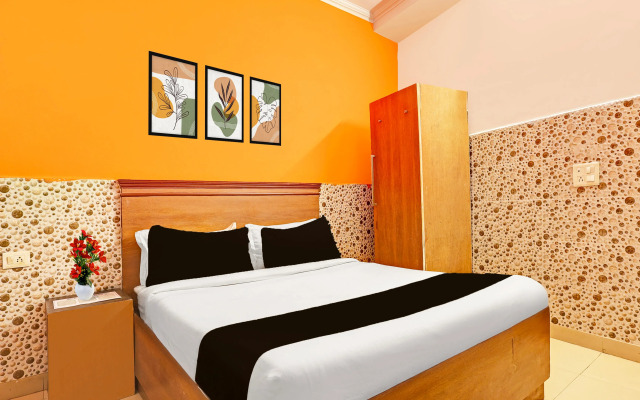 OYO 13672 Hotel Dhruv