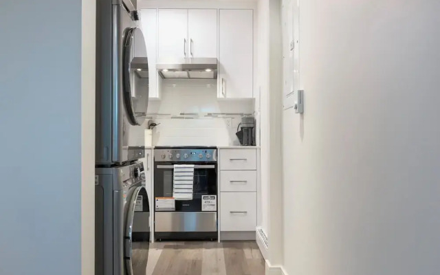 Sunny 1BR Detached Suite