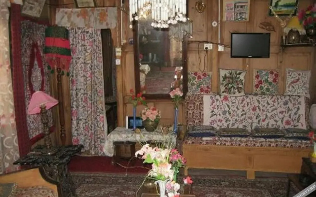 Royal Group Of Houseboats